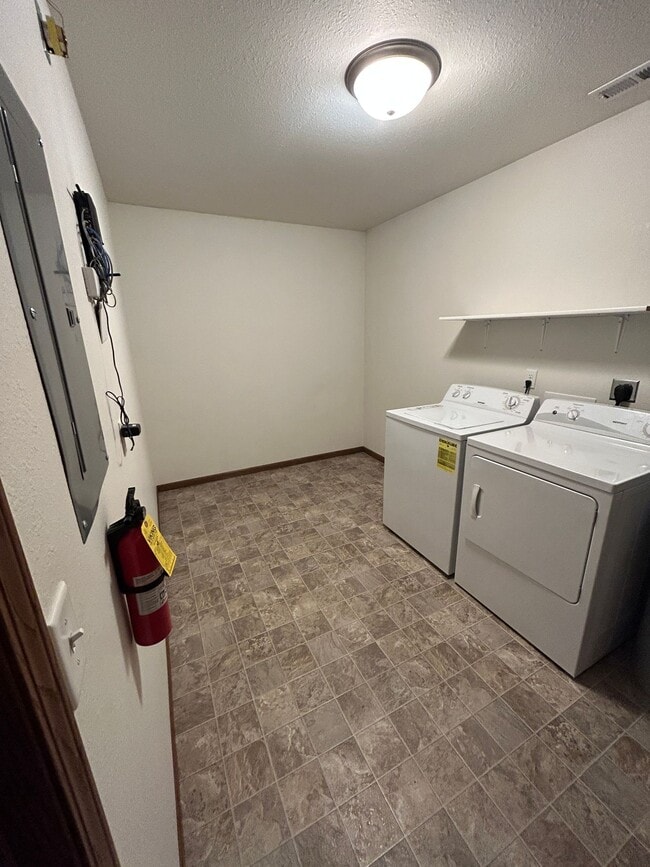 501 E Skylark Trail in Mankato, MN - Building Photo - Building Photo