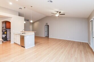 1136 N Cottonwood Ct in Gilbert, AZ - Building Photo - Building Photo