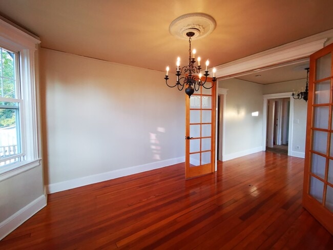 348 Castleton Ave in Staten Island, NY - Foto de edificio - Building Photo