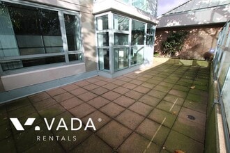 4398 Buchanan St in Burnaby, BC - Building Photo - Building Photo