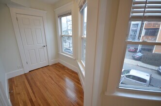 10 Harvest St, Unit 2 in Boston, MA - Foto de edificio - Building Photo