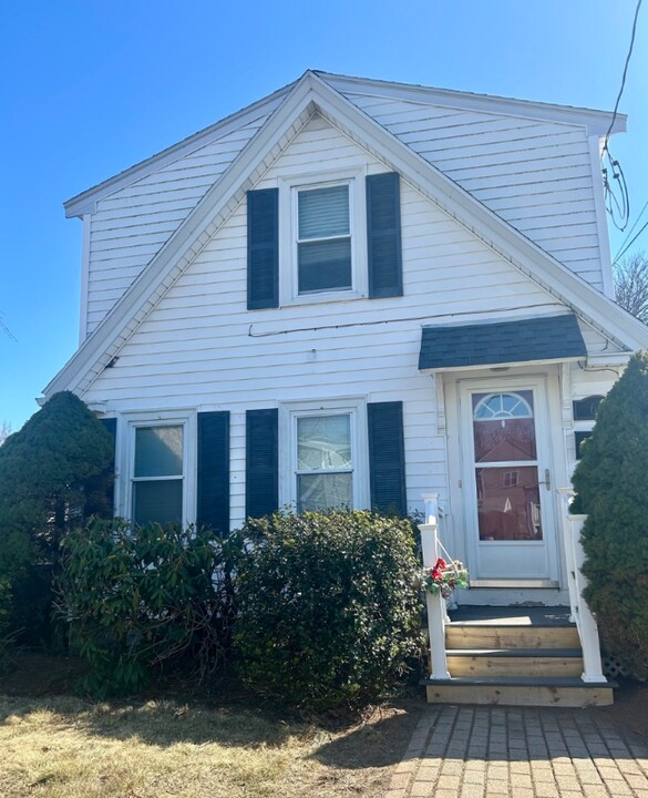 64 Lake St in Weymouth, MA - Building Photo