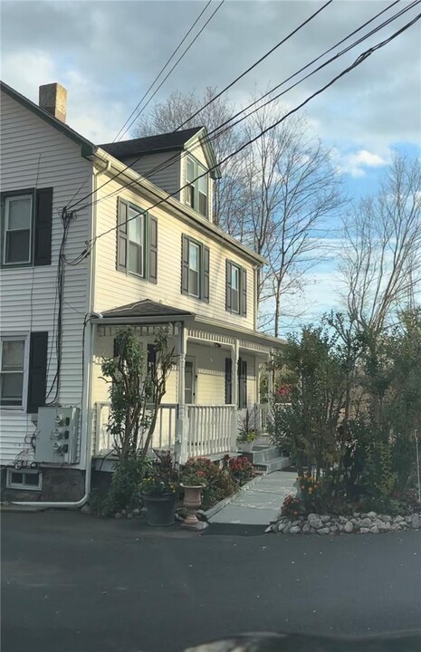 12 Orange Tpke in Southfields, NY - Foto de edificio