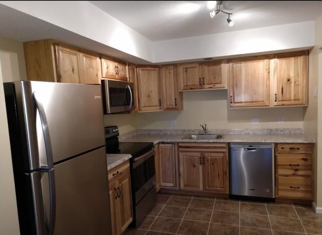 80 Claudia Dr, Unit 163 in West Haven, CT - Building Photo - Building Photo