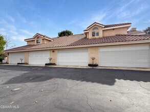 264 Ridgeton Ln in Simi Valley, CA - Building Photo - Building Photo