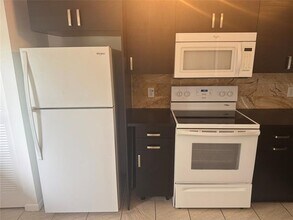 950 SW 138th Ave in Pembroke Pines, FL - Building Photo - Building Photo