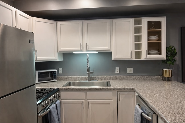 2321 W Harrison St, Unit 1 in Chicago, IL - Building Photo - Building Photo