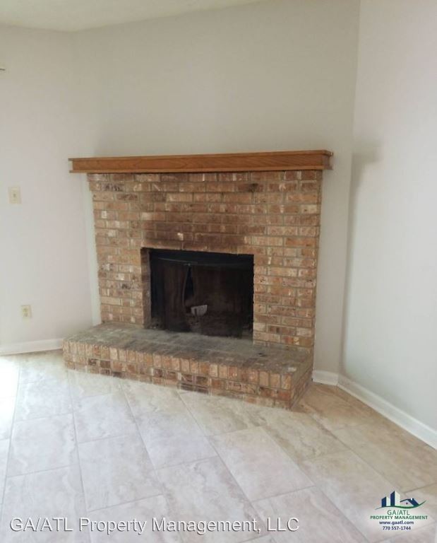 5772 N Castlegate Dr in Atlanta, GA - Building Photo - Building Photo