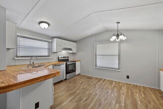 6516 Blue Water Ct in Granbury, TX - Building Photo - Building Photo