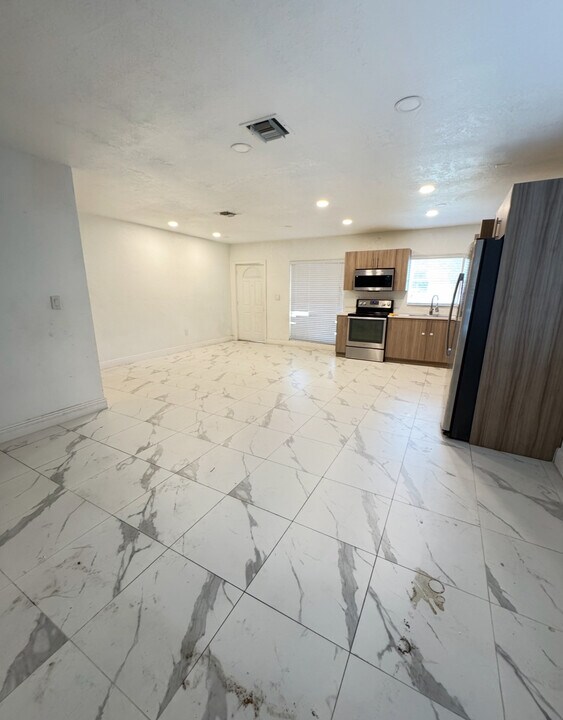 17175 NW 41st Ave in Miami Gardens, FL - Foto de edificio