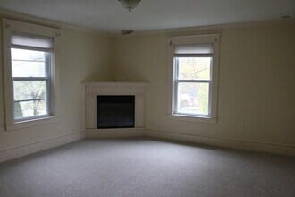 55 Stow St, Unit 2 in Waltham, MA - Building Photo - Building Photo