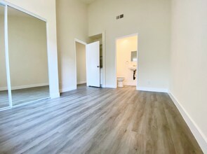 6941 Hazeltine Ave in Los Angeles, CA - Building Photo - Building Photo