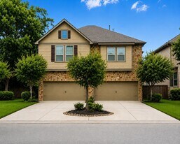 5 Cheswood Manor Drive in The Woodlands, TX - Building Photo