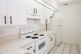 18870 NW 57th Ave in Hialeah, FL - Building Photo - Building Photo