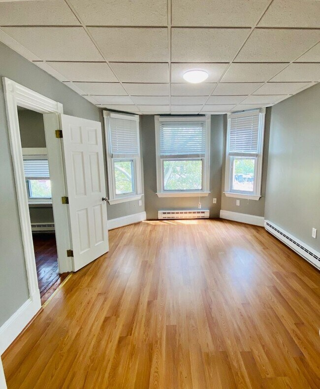 346 Chelsea St, Unit 3 in Boston, MA - Building Photo - Building Photo