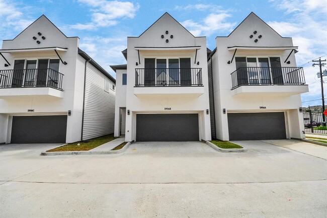5908 St Augustine St in Houston, TX - Building Photo - Building Photo