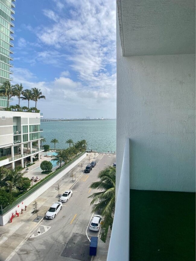 500 NE 29th St, Unit 703 in Miami, FL - Foto de edificio - Building Photo