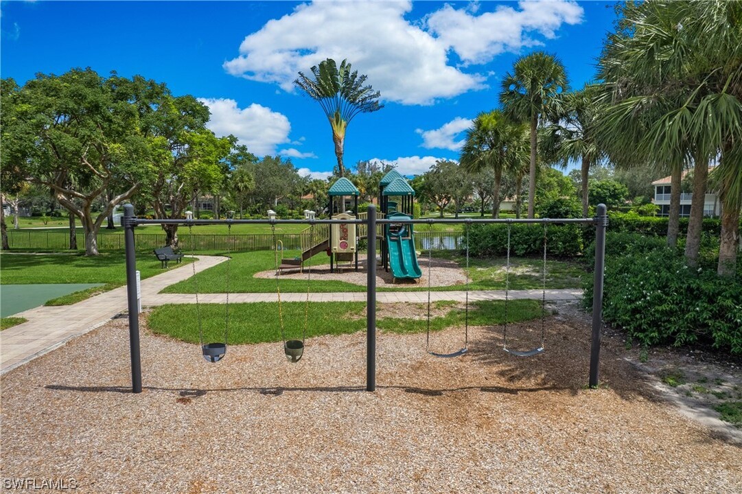 3057 Driftwood Way in Naples, FL - Building Photo