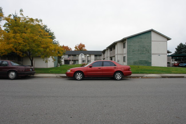 University Apartments in Spokane, WA - Foto de edificio - Building Photo