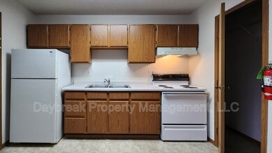 1315 34th St Cir S in Moorhead, MN - Building Photo - Building Photo