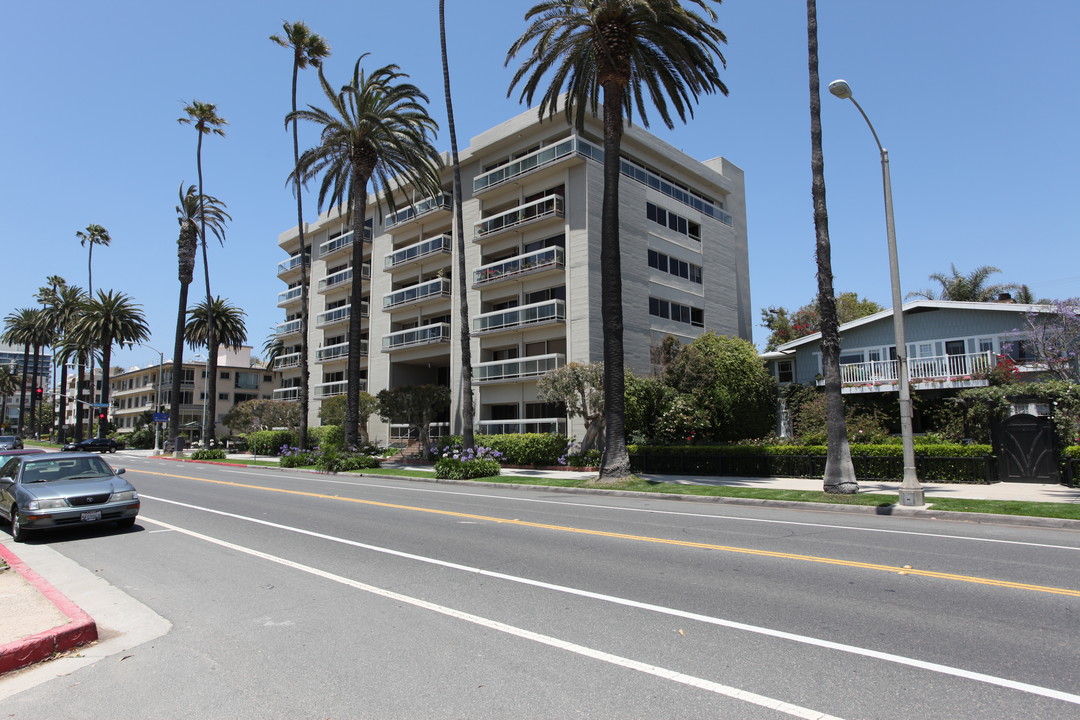 Residential Condos in Santa Monica, CA - Building Photo