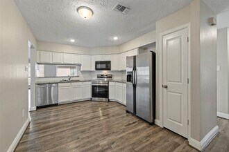 119 Wood Hollow Dr in League City, TX - Building Photo - Building Photo