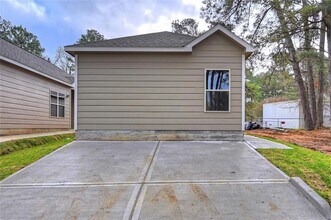 9650 Warm Spring in Willis, TX - Building Photo - Building Photo
