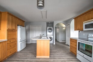 7421 Tronson Rd in Vernon, BC - Building Photo