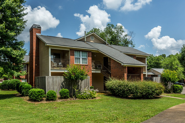 Creekside Apartments in Jackson, TN - Building Photo - Building Photo