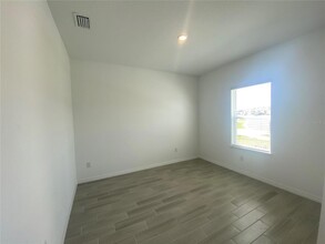 33857 Landsman Lp, Unit 1631 in Wesley Chapel, FL - Building Photo - Building Photo