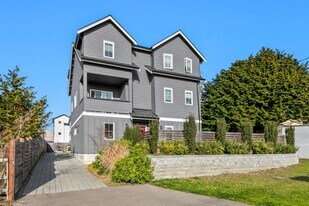 206 N 100th St in Seattle, WA - Building Photo