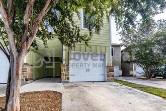 535 Advantage Dr in New Braunfels, TX - Foto de edificio - Building Photo