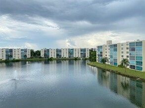 121 SE 3rd Ave in Dania Beach, FL - Building Photo - Building Photo