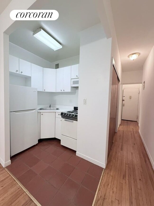 117 W 58th St in New York, NY - Building Photo - Building Photo