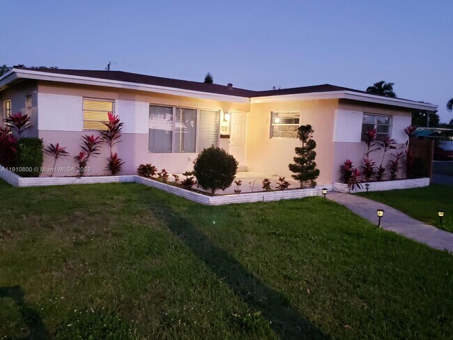 property at 1031 N 16th Ct