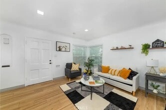 218 E Hullett St, Unit Front in Long Beach, CA - Building Photo - Building Photo