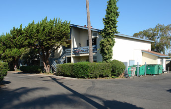 North Juniper Gardens in Escondido, CA - Building Photo - Building Photo