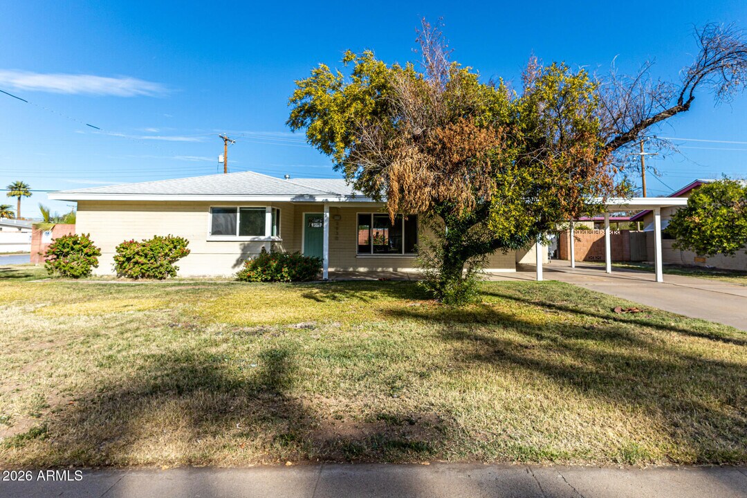3930 E Oak St in Phoenix, AZ - Foto de edificio
