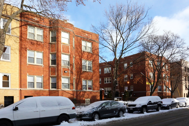 1320 W Estes Ave in Chicago, IL - Foto de edificio - Building Photo