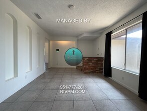 9369 Acacia Ave in Fontana, CA - Building Photo - Building Photo
