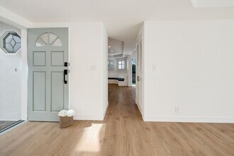 1504 N Poinsettia Ave in Manhattan Beach, CA - Building Photo - Building Photo