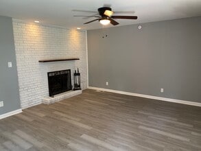 87 Hillshire Dr in Jackson, TN - Building Photo - Building Photo
