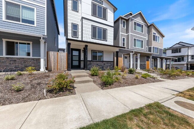 4150 E Labish Ln in Newberg, OR - Building Photo - Building Photo