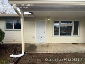 19397 South End Rd in Oregon City, OR - Building Photo - Building Photo