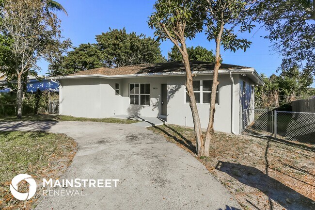 5819 Wilson St in Hollywood, FL - Building Photo - Building Photo