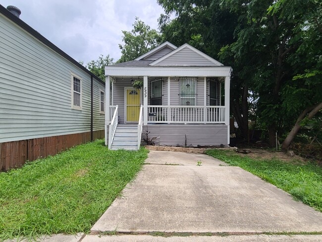 property at 2639 N Galvez St