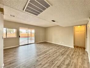 4032 Arrowood Dr in Las Vegas, NV - Building Photo - Building Photo