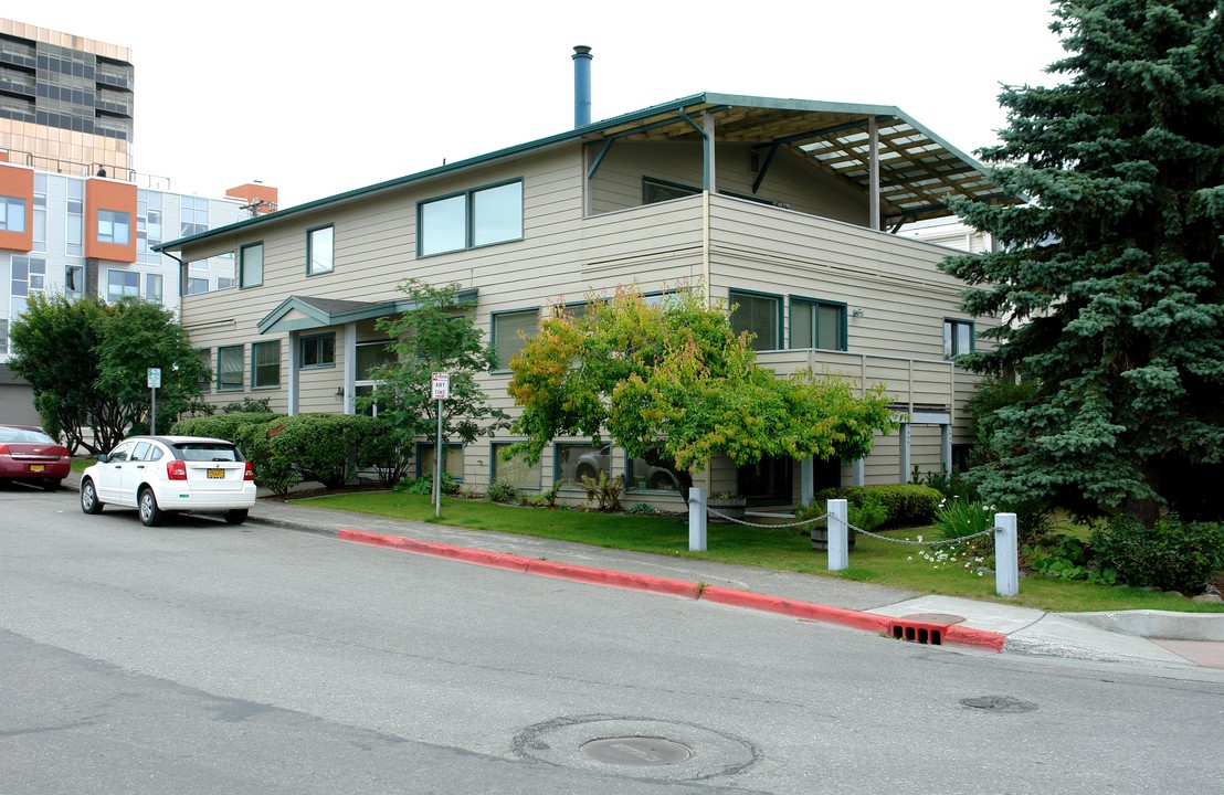 1236 W 5th Ave in Anchorage, AK - Building Photo