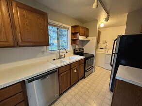 Kostar Duplex in Kirkland, WA - Foto de edificio - Building Photo