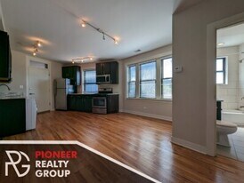 2235 W Wilson Ave, Unit 2 in Chicago, IL - Building Photo